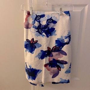 Banana Republic size 2 white floral pencil skirt